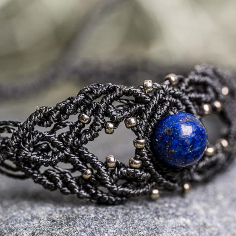 Mineraux et macrame bracelet micromacrame lapis lazuli 3