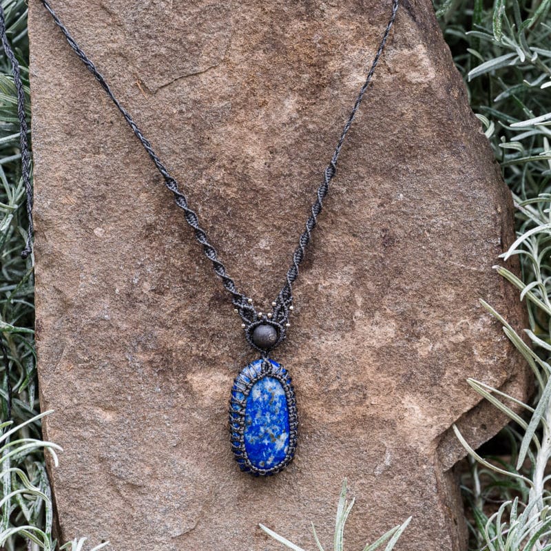 Mineraux et macrame collier micro macrame Lapis Lazuli 1